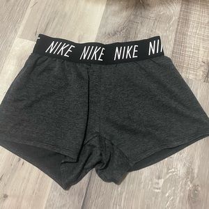 Nike youth M shorts